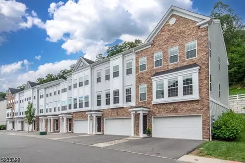 916 Parkview Ln, Rockaway, NJ 07866