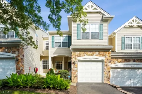 3017 King Ct, Green Brook, NJ 08812