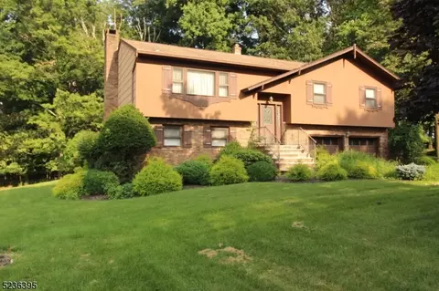 8 Kings Rd, Rockaway, NJ 07866