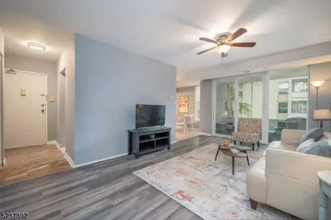 452 River Rd #G, Nutley, NJ 07110 photo 2