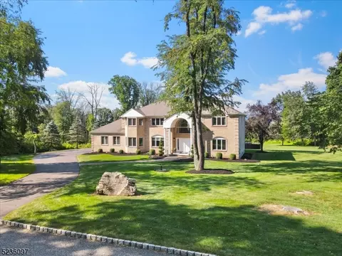 22 Blue Cliff Dr, Lebanon, NJ 08833