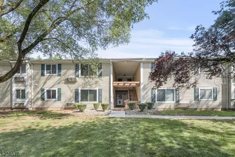 18 Bolton Ct, Somerset, NJ 08873