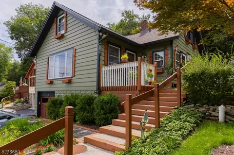 35 Birch Pkwy, Sparta, NJ 07871
