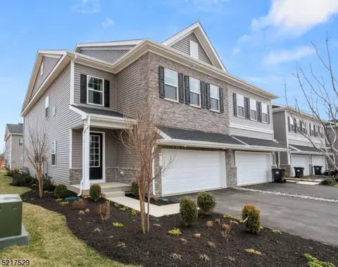 14 Bedford Way, East Hanover Twp, NJ 07936