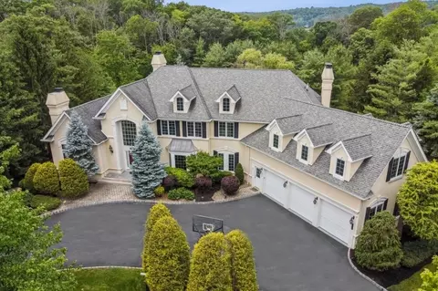 105 Acorn Dr, Watchung, NJ 07069