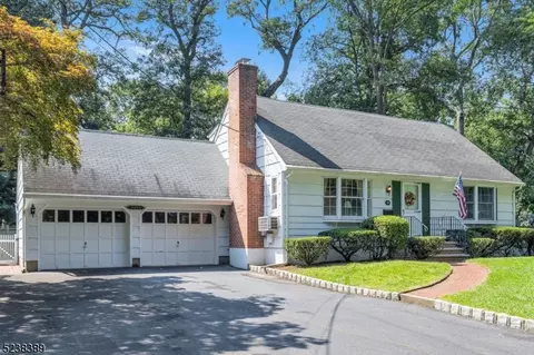 351 Dartmouth St, Midland Park, NJ 07432