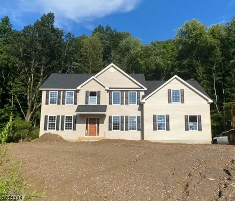 16 Lackawanna Dr, Newton, NJ 07860