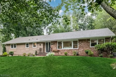 43 Berkshire Pl, Allendale, NJ 07401