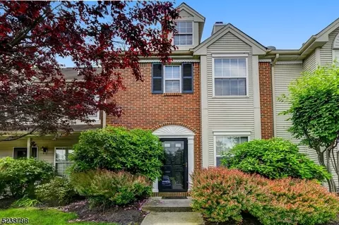 159 Susan Ct, Kendall Park, NJ 08824