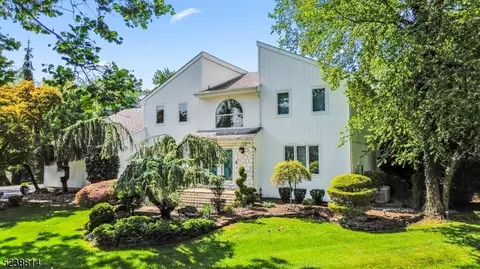 11 Troy Ct, East Brunswick, NJ 08816