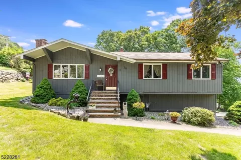36 Williams Rd, Roxbury Twp, NJ 07850