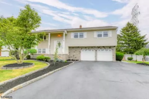 18 Kuberski Dr, Sayreville, NJ 08872