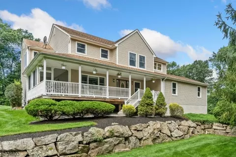 9 Whitehall Hill Rd, Byram Twp, NJ 07821