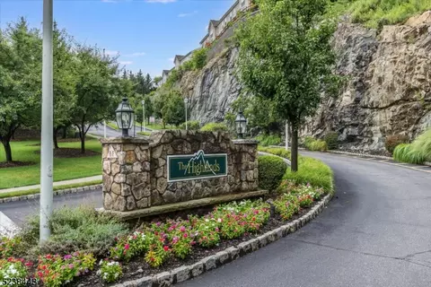 157 Mountainside Dr #157, Pompton Lakes, NJ 07442