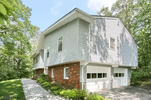 75 Dewey Dr, Ringwood, NJ 07456