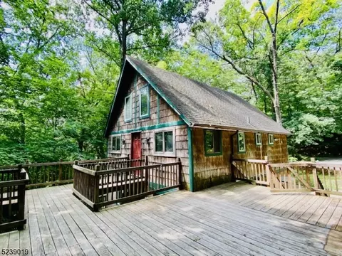 32 Peach Tree Rd, Vernon, NJ 07462