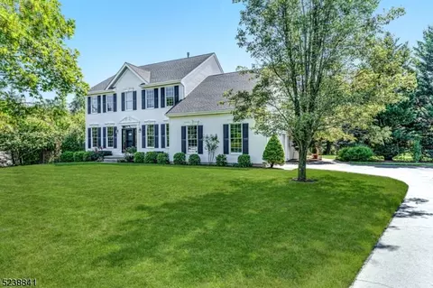 34 Thoroughbred Dr, Branchburg, NJ 08876