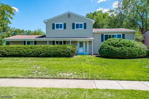 25 Lexington Rd, East Franklin, NJ 08873
