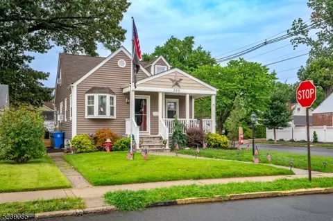 300 Fernwood Ter, Linden, NJ 07036