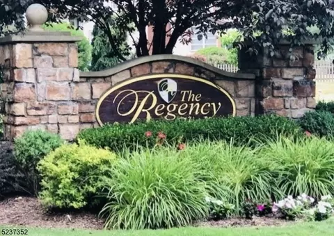 927 Kensington Ln, Livingston, NJ 07039