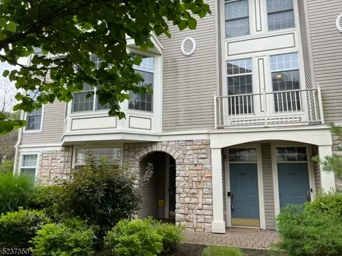 503 Kensington Ln, Livingston, NJ 07039