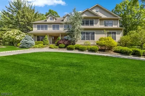 69 Cornell Dr, Livingston, NJ 07039