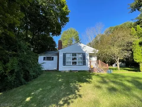 5 Saint Marys Pl, Sparta, NJ 07871