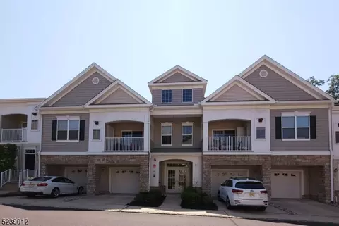 106 Stone Creek Ct, Whippany, NJ 07981