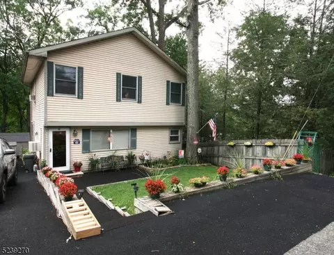 92 New York Ave, Jefferson, NJ 07849
