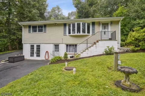 5 Newton Ave, Stanhope, NJ 07874