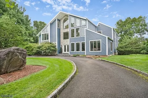 81 Greenwoods Rd, Old Tappan, NJ 07675