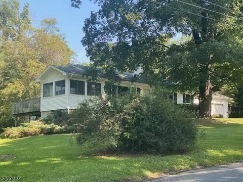 1 Pochuck Mtn Dr, Vernon Twp, NJ 07418
