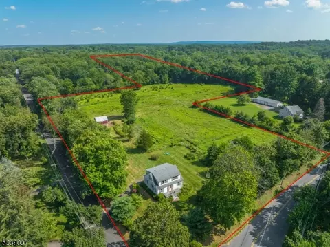 26 Pulaski Rd, Readington Twp, NJ 08889