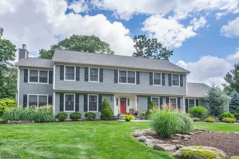 14 Knollwood Ter, Randolph, NJ 07869