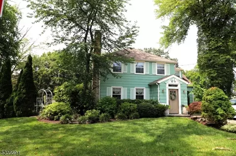 6 Manor Pl, East Brunswick, NJ 08816