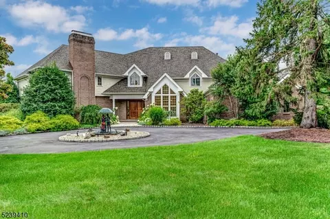 4 Ponds Edge Ln, Warren, NJ 07059