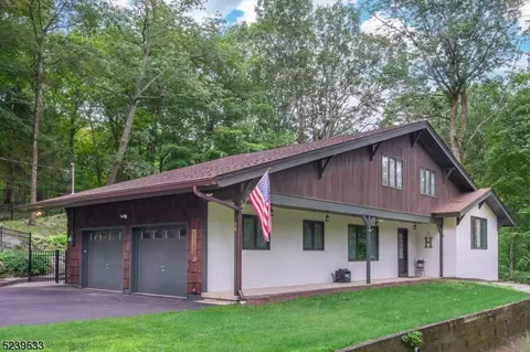 28 Sleepy Hollow Rd, Byram Twp, NJ 07821
