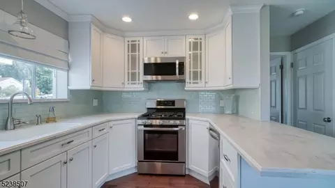 239 Long Meadow Rd, Bedminster, NJ 07921