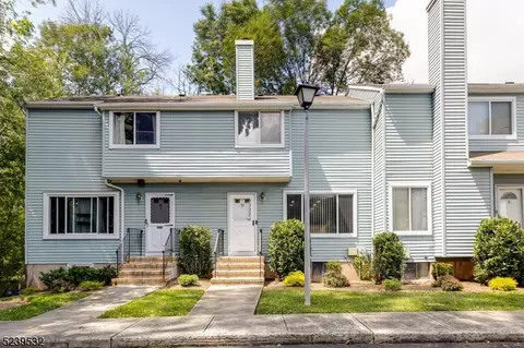 50 Woodland Dr, Roselle, NJ 07203