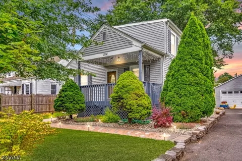214 N 3rd Ave, Manville, NJ 08835
