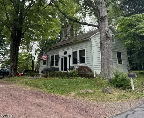 11 Bissell Rd, Lebanon, NJ 08833