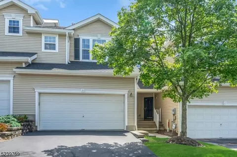 5 Willow Ct, Clinton, NJ 08809