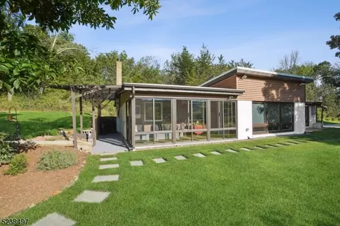 51 E Fox Chase Rd, Far Hills, NJ 07931