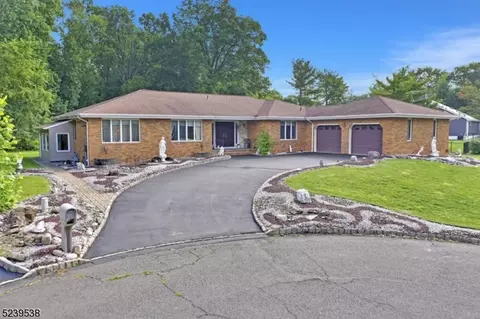 1335 Laurel Ct, Mountainside, NJ 07092