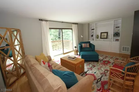 65 Metro Vista Dr #65, Hawthorne, NJ 07506