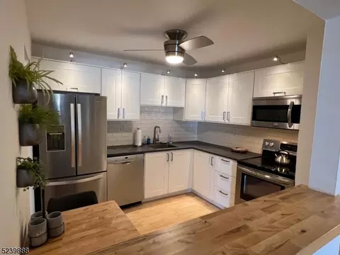 806 Eves Dr UNIT 2D, Hillsborough, NJ 08844