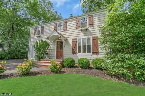 15 Rocky Ln, Bernards, NJ 07920