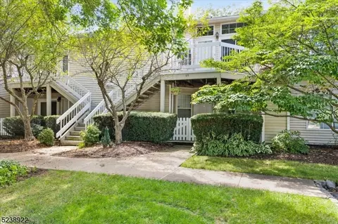 70 Sage Ct, Bedminster, NJ 07921