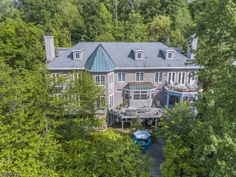 20 Lake End Rd, Rockaway Twp, NJ 07435