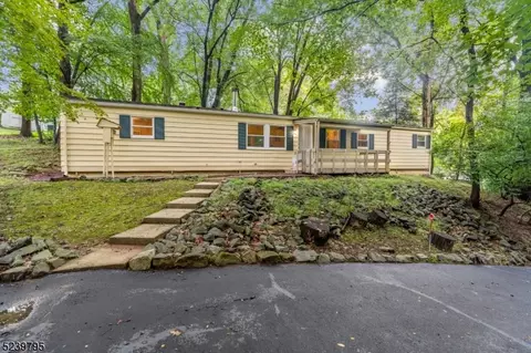 8 Overlook Dr, High Bridge, NJ 08829